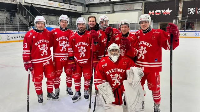 @hcv_martigny  samedi 19.10.2024

Une belle soirée et beaucoup de plaisir de revoir 8 anciens internes du CSEL du côté de la patinoire du Forum d’Octodure 🏒

Actuellement le HCV Martigny est en tête du classement de MyHockey League avec 22 points en 8 journées de championnat. 

Bonne suite de saison les boys 💪🏻💪🏻

@sami__sea 
@romain_94 
@loicvouardoux 
@loris_uberti_ 
@baladiermalo 
@xavier_kuhni 
@nicolasperrenoud29
@g_anex5 

@lhc_academy 
@lausannehc_officiel 
@lausannelasportive 

#hockeysurglace #hockeyplayer #sportetudes #formation #éducation #ecoledevie #soort