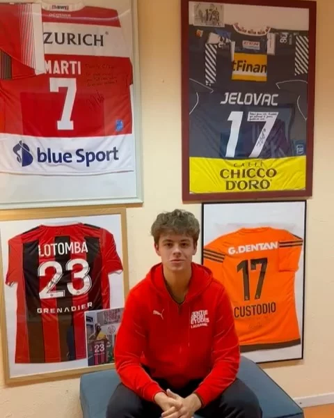 2.12.2024 🗓️

Jour 2

Luca Angelone 
17 ans 
Tennis 
Wawrinka Academy
Institut DOMI SA (maturité fédérale)
Vient de Haute-Nendaz (VS)
Interne au CSEL depuis août 2023

Dans quel stade rêverais-tu de jouer ? 
‘’Roland Garros’’.

Que représente le CSEL pour toi ? 
‘’Une aide et une facilité pour pratiquer mon sport et étudier en parallèle’’

Découvrez chaque jour, jusqu’au 24 décembre, nos internes qui se présentent dans le cadre de notre Calendrier de l’Avent ✨🎄🎁🎅

@lucaang5 
@wawrinka_academy 
@vaud_tennis 
@swiss_tennis 
@nendaz_officiel 
@nendazswitzerland 
@nendaz 

#tennis #sportif #sport #sportétudes #formation #ecoledevie #engagement