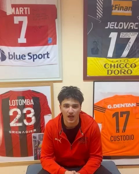 3.12.2024 🗓️

Jour 3

Matteo Dalmau
16 ans 
Hockey sur glace 
LHC Academy U-17 Elite 
1ère année maturité gymnase de Provence
Vient de la Chaux-de-Fonds (NE)
Interne au CSEL depuis août 2024

Dans quelle patinoire rêverais tu de jouer ? 
‘’La Cornèr Arena à Lugano’’.

Que représente le CSEL pour toi ? 
‘’Comme une 2ème famille’’

🥅🏒

Hector Filippi
16 ans 
Hockey sur glace 
LHC Academy U-17 Elite
Lycée français de Valmont à Lausanne
Vient de Lyon (France)
Interne au CSEL depuis août 2023

Dans quelle patinoire rêverais tu de jouer ? 
‘’Le Centre Bell à Montréal’’.

Que représente le CSEL pour toi ? 
‘’Ma maison’’

Découvrez chaque jour, jusqu’au 24.12, nos internes qui se présentent dans le cadre de notre Calendrier de l’Avent 🎄🎅

@hector_flp69 
@lausannehc_officiel 
@lhc_academy 
@lausannelasportive 
@villelausanne 
@gymnase.de.provence 

#hockeysurglace #sport #sportétudes #formation #ecole #gymnase #lausanne #hockey