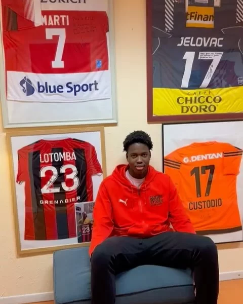 10.12.2024 🗓️

Jour 10

Séraphin Turatti 
16 ans 
Basketball 
Centre National Basket Suisse à Beaulieu Lausanne
1ere année de maturité au Gymnase de Beaulieu 
Vient de Collombey (VS)
Interne au CSEL depuis août 2024 

Dans quelle salle rêverais-tu de jouer ?
“Bercy à Paris” 

Que représente le CSEL pour toi ?
“Une école de vie”

Découvrez chaque jour, jusqu’au 24.12, nos internes qui se présentent dans le cadre de notre Calendrier de l’Avent 🎄🎅

@seraphin_frank_turatti 
@lausannelasportive 
@villelausanne 
@swiss_basketball 
@gymnase_beaulieu_comite 
@etat_de_vaud 

#basketball #sportetudes #formation #sportif #basketball🏀 #suisse #lausanne