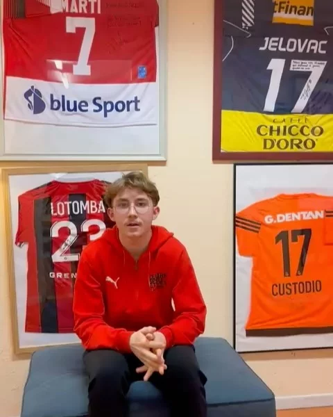 19.12.2024 🗓️

Jour 19

Ilhan Thürler 
15 ans 
Hockey sur glace 
LHC académie U17 élite 
1ere année de Culture Générale au gymnase de Provence 
Vient d’Aumont (Fribourg)
Interne au CSEL depuis août 2024 

Dans quelle patinoire rêverais-tu de jouer ? 
« Bridgeston Arena, Nashville » 

Que représente le CSEL pour toi ? 
« Ma seconde maison »

🥅🏒

David Kühni 
18 ans 
Hockey sur glace 
LHC académie U20 élite 
3eme année d’apprentissage à l’ETML (école technique des métiers de Lausanne) 
Vient de Monthey (VS) 
Interne au CSEL depuis août 2021

Dans quelle patinoire rêverais-tu de jouer ? 
« Prudential Center, New Jersey » 

Que représente le CSEL pour toi ? 
« Un bon moyen de trouver un équilibre entre le Hockey et l’école »

Découvrez chaque jour, jusqu’au 24.12, nos internes qui se présentent dans le cadre de notre Calendrier de l’Avent 🎄🎅

@lausannehc_officiel 
@lhc_academy 
@lausannelasportive 
@villelausanne 
@etmlausanne 
@gymnase.de.provence 
@etat_de_vaud 

#sport #sportetudes #hockey #hockeysurglace #formation #ecole #apprentissage #ecoledevie