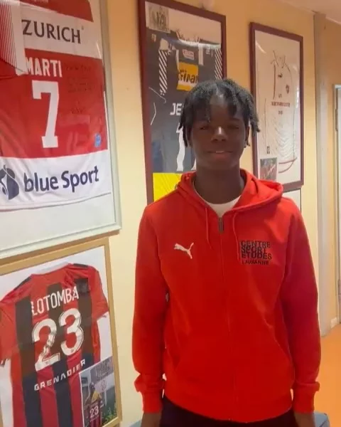 20.12.2024 🗓️

Jour 20 

Emerson Borges Bah
15 ans 
Football 
FC Lausanne Sport M-16 élite 
11ème année au Collège Union Prilly en SE
Vient de Lausanne 
Interne au CSEL depuis août 2024

Dans quel stade rêverais-tu de jouer ? 
« Old Trafford, Manchester »

Que représente le CSEL pour toi ?
« Un accompagnement et une bonne ambiance »

⚽️⚽️⚽️

Jour 20 bis 

Sead Ahmetovic 
15 ans 
Football
FC Lausanne Sport M-16 élite 
11ème année au Collège Union Prilly SE
Vient d’Yverdon (VD)
Interne au CSEL depuis août 2023

Dans quel stade rêverais-tu de jouer ? 
« Stade du Camp Nou Barcelone » 

Que représente le CSEL pour toi ? 
« Ma seconde maison »

Découvrez chaque jour, jusqu’au 24 décembre, les internes du Centre Sport-Etudes Lausanne qui se présentent dans le cadre de notre Calendrier de l’Avent ✨🎄🎁🎅

@emerson_borgesbah 
@seadahme1k08 
@lausannesport_academie 
@lausanne_sport 
@acvf_officiel 
@sfv_asf 
@lausannelasportive 
@villelausanne 

#football #sport #sportetudes #formation #sportif #ecoledevie #lausanne #lausannesport