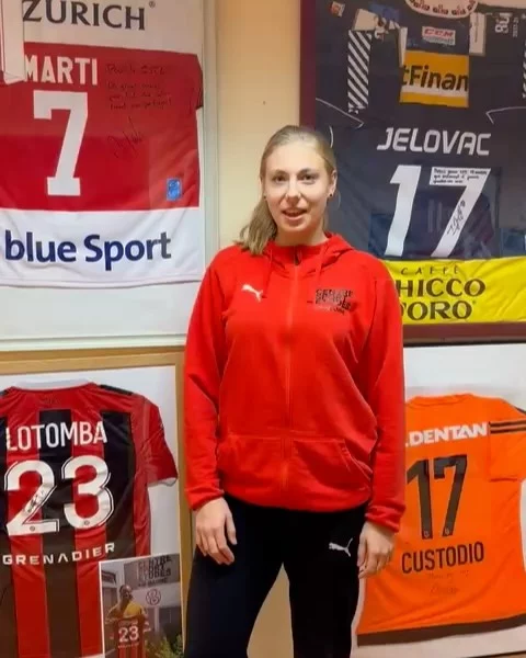 23.12.2024 🗓️

Jour 23

Oleksandra  Romanova 
19 ans 
Escrime 
Cercle des armes de Lausanne et équipe nationale d’Ukraine 
Gymnase de Beaulieu 3è année Maturité 
Vient d’Ukraine 
Interne au CSEL depuis août 2023

À quelle compétition rêverais-tu de participer ?
“Les championnats du monde 2025 en Chine ou les Jeux Olympiques 2028 à Los Angeles” 

Que représente le CSEL pour toi ? 
“Une famille et un soutien indispensable”

Découvrez chaque jour, jusqu’au 24.12, nos internes qui se présentent dans le cadre de notre Calendrier de l’Avent 🎄🎅

@aleksa_rommy 
@cercle_des_armes_de_lausanne 
@viviangarnier 
@gymnase_beaulieu_comite 
@lausannelasportive 
@villelausanne 
@etat_de_vaud 

#escrime #sportive #sportetudes #formation #lausanne #gymnase #escrimeuse