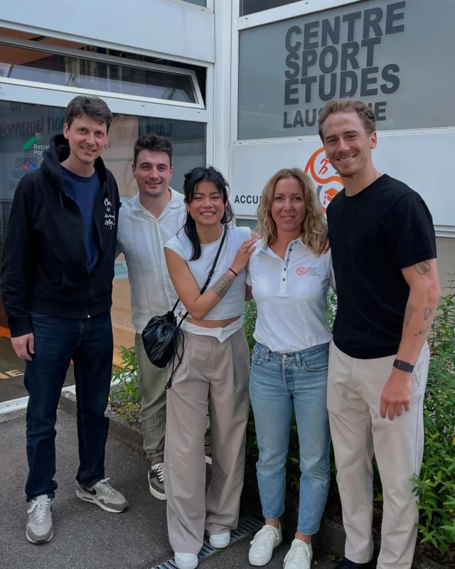 #flow 

Depuis plusieurs années, le Centre Sport-Etudes Lausanne propose des conférences sur différentes thématiques. 

Ce jeudi 15 mai, nous avons abordé « le Sport et la Méditation ».

Jackson Ferguson et Ophélie Schneider complétés par les témoignages d’Axel Simic, Maï Houlmann et Johnny Kneubuehler, nous ont appris ou simplement rappelé à quel point la méditation est essentielle dans le sport !

✅ L’attention est un muscle qui s’entraîne.

✅ Apprendre à revenir au moment présent est une compétence de haut niveau.

✅ Un athlète serein n’est pas un athlète sans émotion. C’est un athlète qui sait naviguer avec.

Avec comme finalité l’épanouissement personnel au service de la performance ! 

Merci à eux et merci à tous les athlètes, parents, coachs, participants pour leurs partages et ces riches échanges 🙏🏻

Vous pouvez revoir cette conférence en replay sur notre site internet : www.csel.ch et suivre toute notre actualité sur nos différents réseaux sociaux.

@focus_freedom_flow 
@ophsport 
@mai_trainer_ 
@axel_simic 
@jhn_knb 
@lausannelasportive 
@lausannehc_officiel 
@lhc_academy 
@swissicehockeyfederation 
@ehcbiel_official 
@ehc_kloten_1934 
@bejartballet 
@afjd.lausanne 
@villelausanne 
@etat_de_vaud 

#sport #meditation #méditation #mentalhealth #bienétre #performance #prendresoindesoi